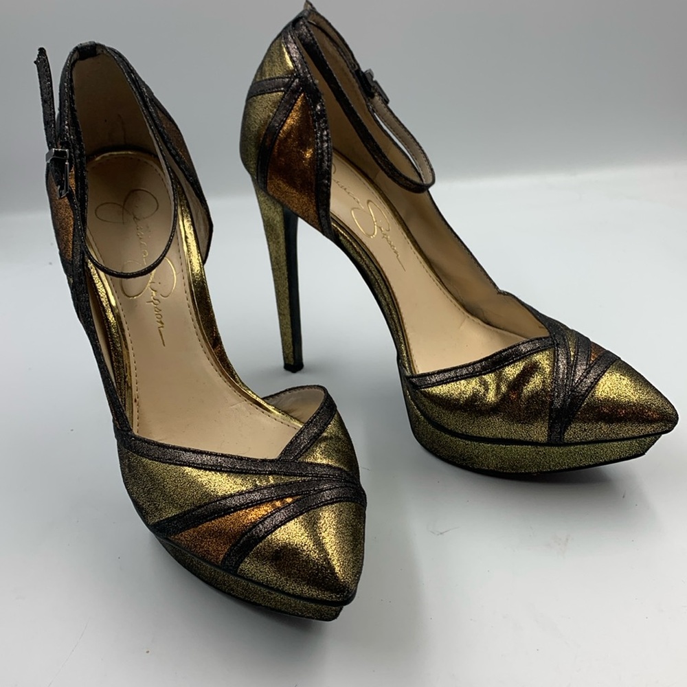 High heel platform pumps.